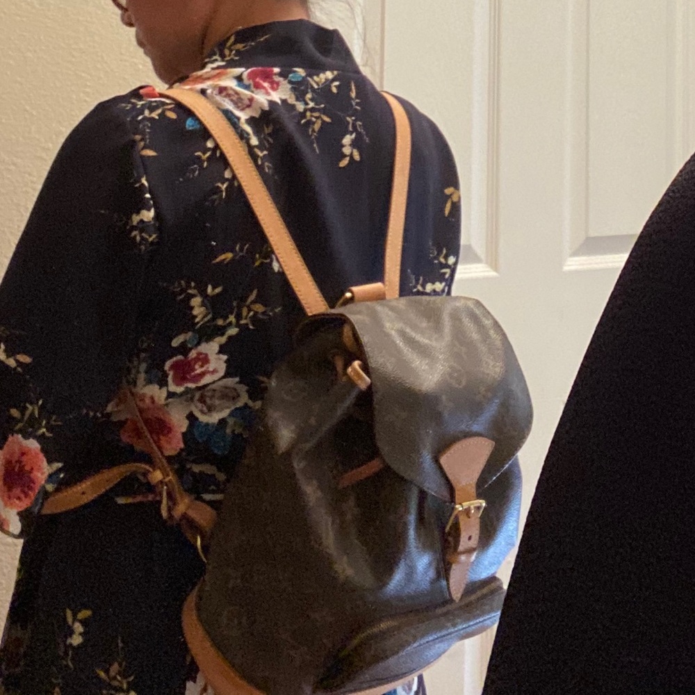 LV Back Pack MM with a Dustbag
